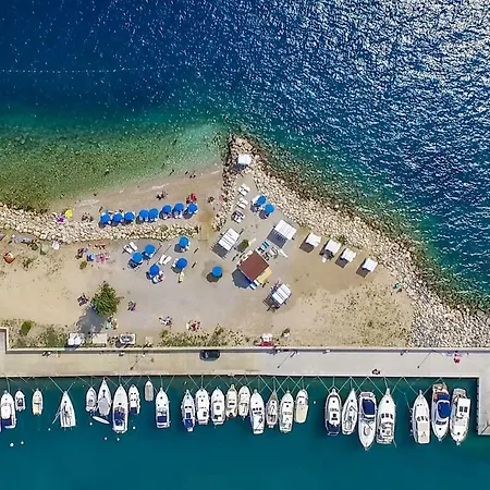 アパート Andric ツリクヴェニツァ