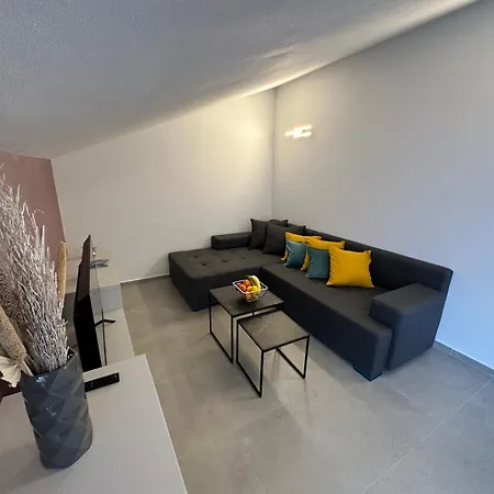 Andric アパート ツリクヴェニツァ