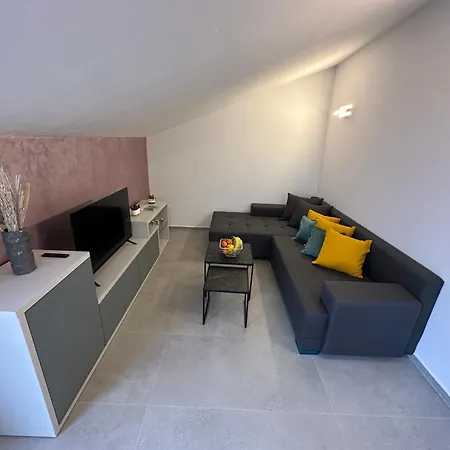 Andric アパート ツリクヴェニツァ